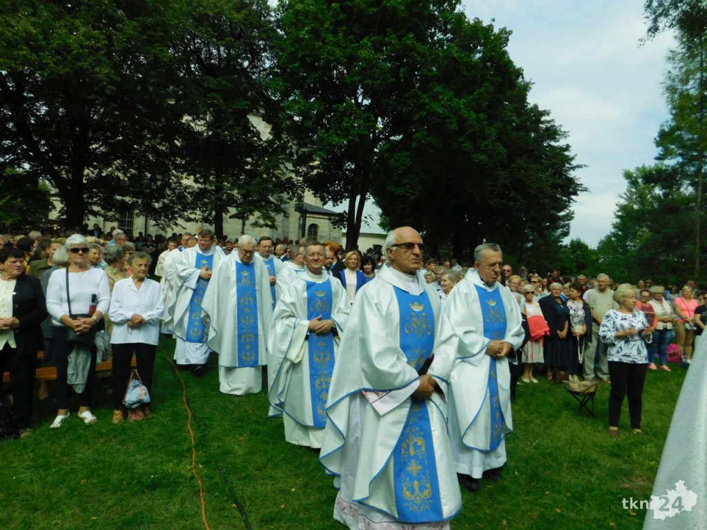 Wielkie święto i tłumy pielgrzymów w Czarnej [wideo, zdjęcia]