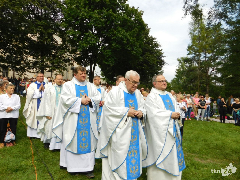 Wielkie święto i tłumy pielgrzymów w Czarnej [wideo, zdjęcia]