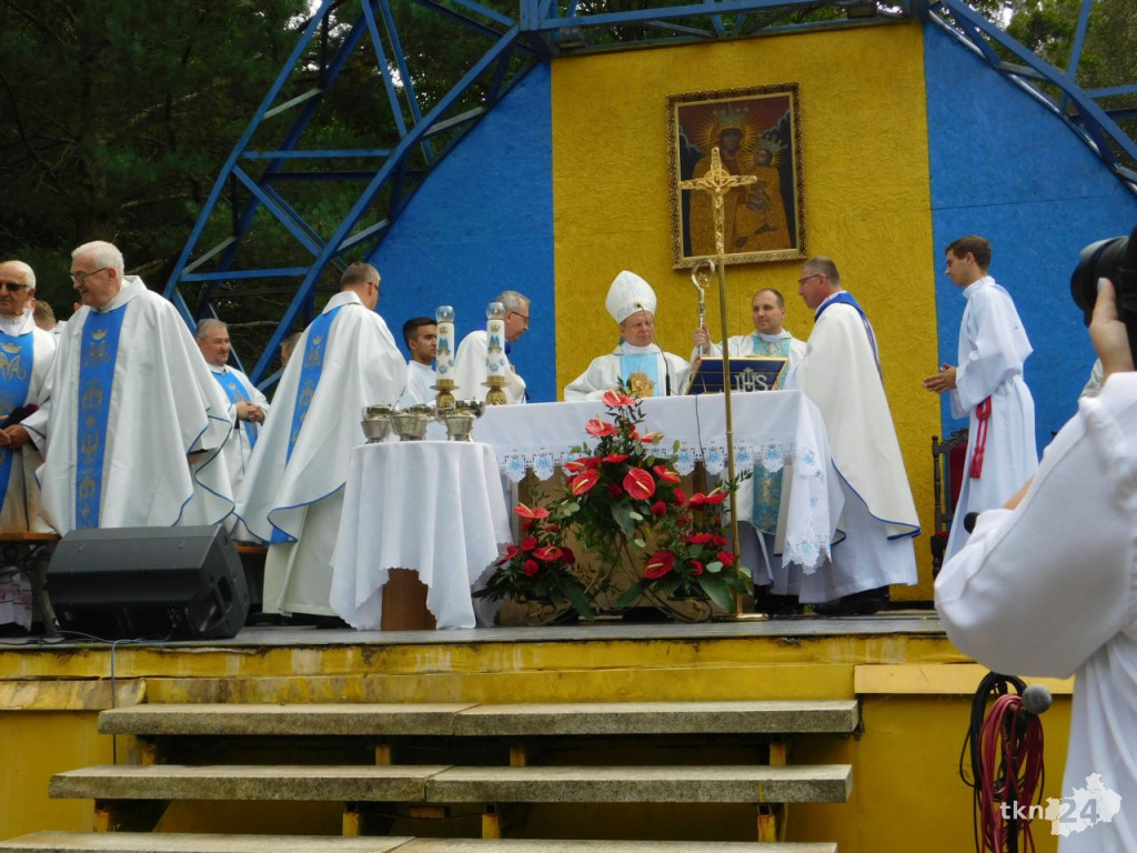Wielkie święto i tłumy pielgrzymów w Czarnej [wideo, zdjęcia]