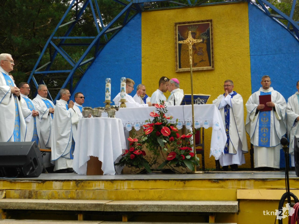 Wielkie święto i tłumy pielgrzymów w Czarnej [wideo, zdjęcia]