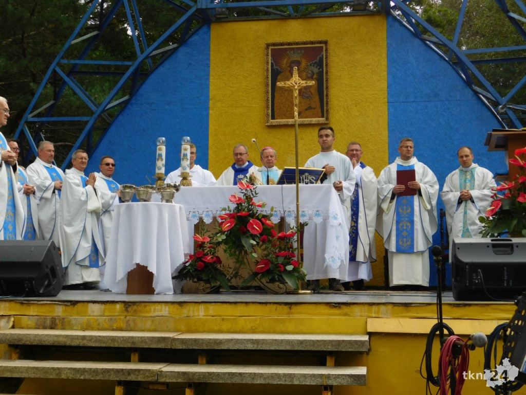 Wielkie święto i tłumy pielgrzymów w Czarnej [wideo, zdjęcia]