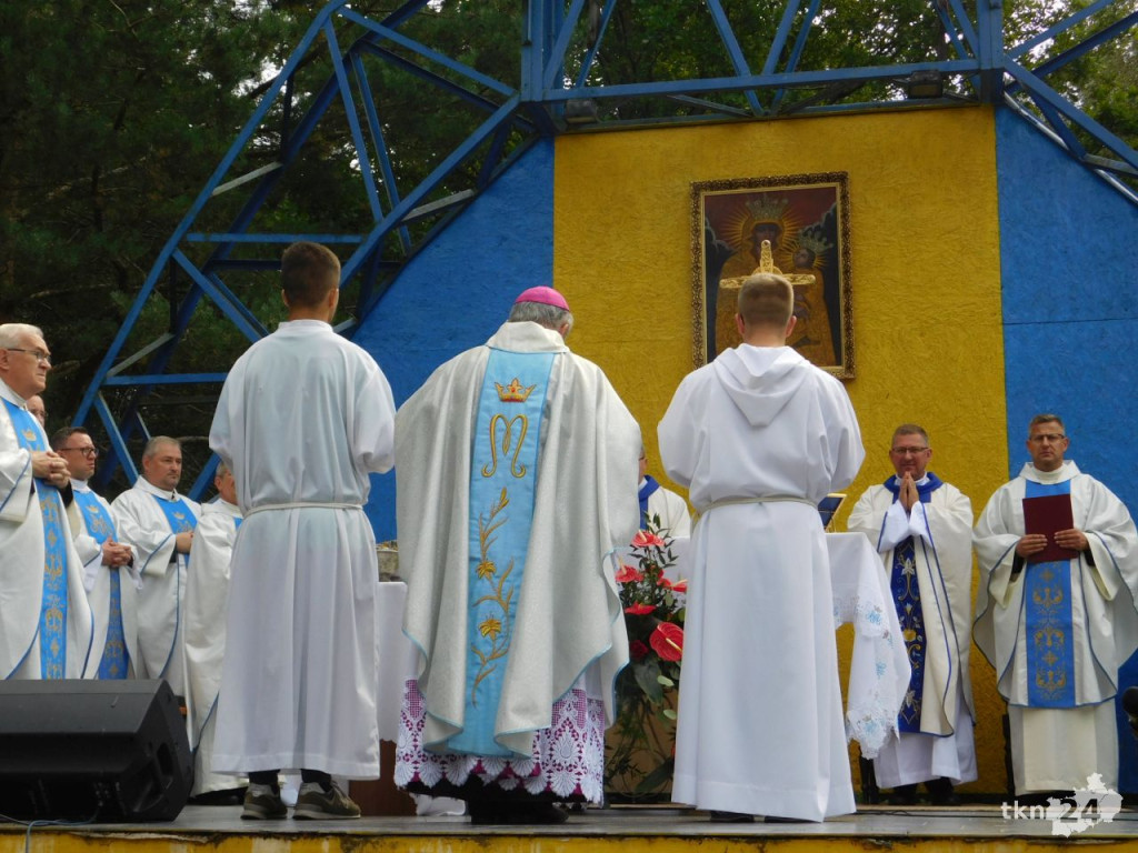 Wielkie święto i tłumy pielgrzymów w Czarnej [wideo, zdjęcia]