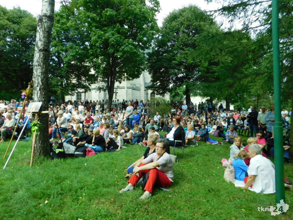 Wielkie święto i tłumy pielgrzymów w Czarnej [wideo, zdjęcia]
