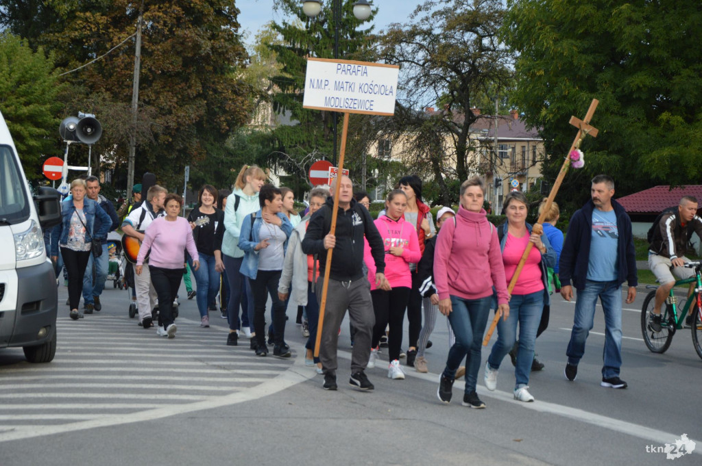 Wielkie święto i tłumy pielgrzymów w Czarnej [wideo, zdjęcia]