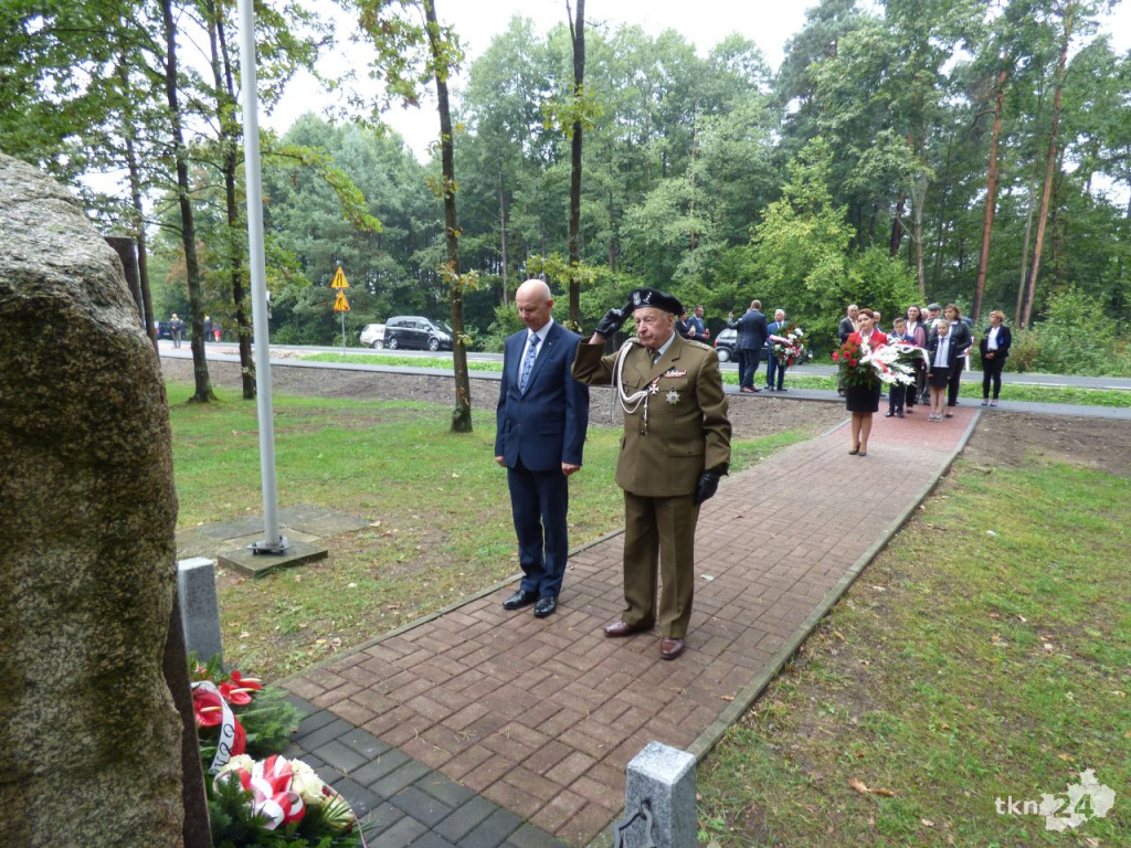 Uroczystość w 80 rocznicę walk nad Czarną w Rudzie Malenieckiej [zdjęcia]