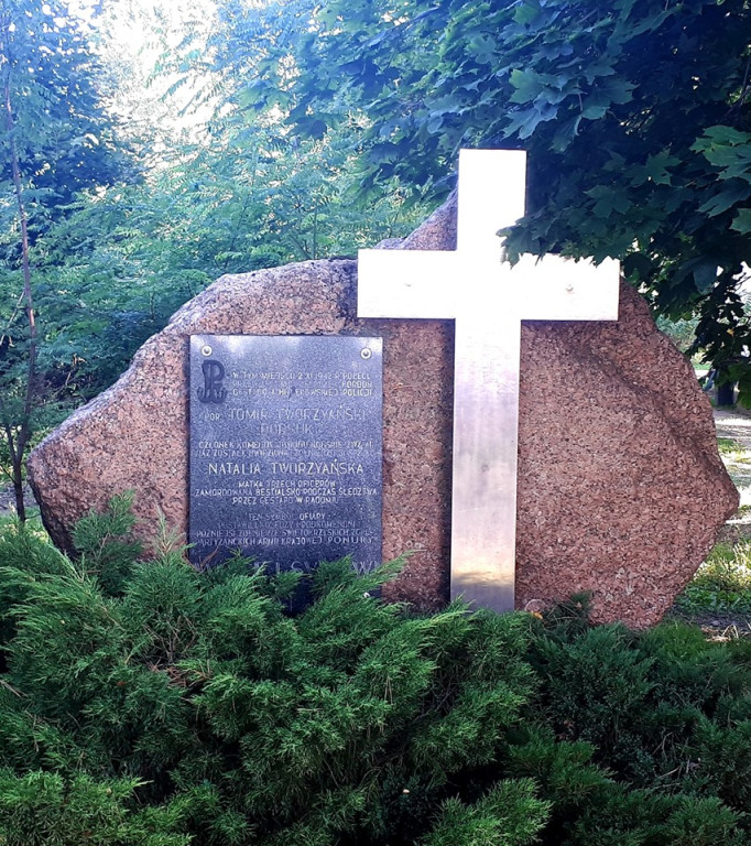 Uczniowie szkół podstawowych upamiętnili wojennych bohaterów [zdjęcia]