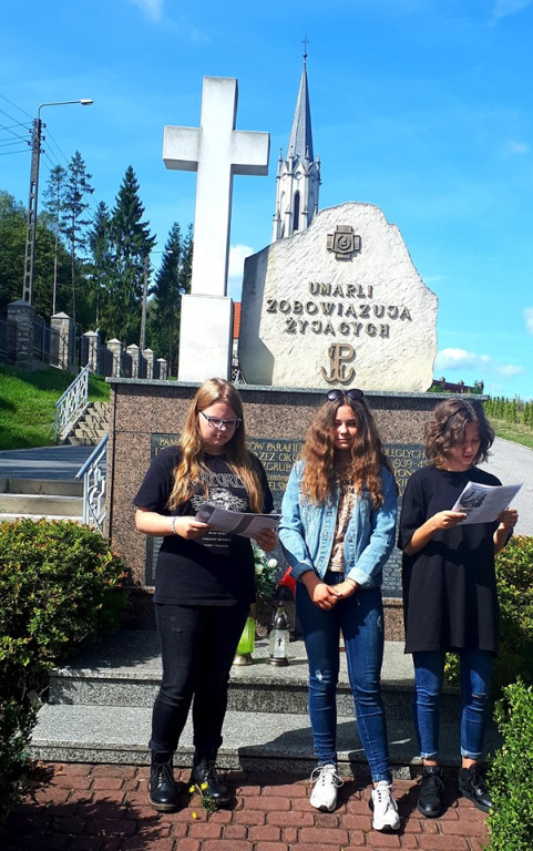 Uczniowie szkół podstawowych upamiętnili wojennych bohaterów [zdjęcia]
