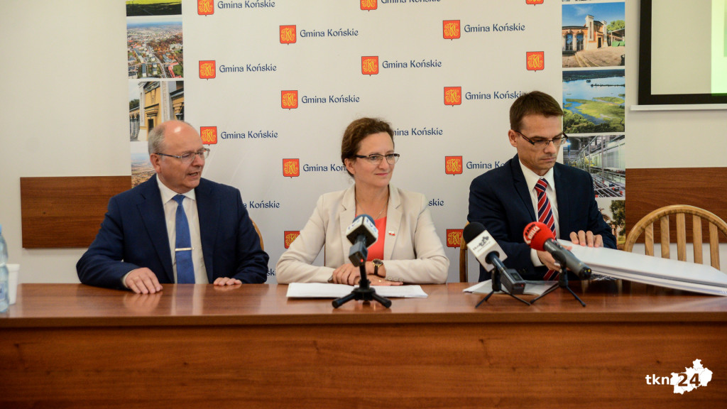 Drogi z dofinansowaniami. Wojewoda rozdała promesy [wideo, zdjęcia]