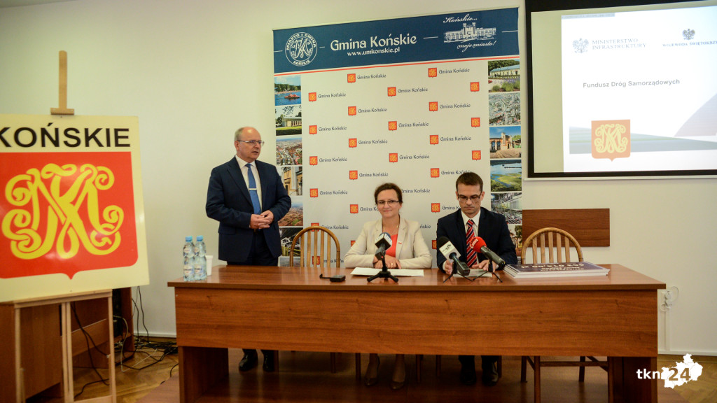 Drogi z dofinansowaniami. Wojewoda rozdała promesy [wideo, zdjęcia]