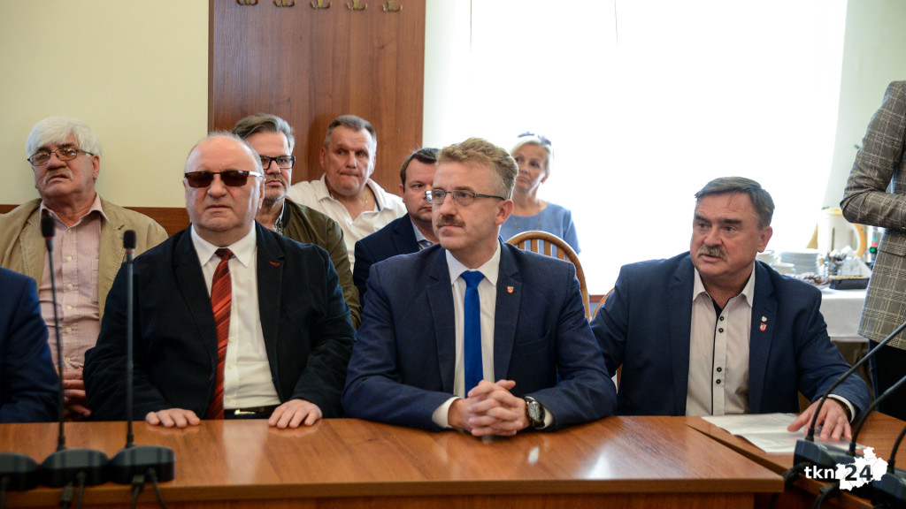 Drogi z dofinansowaniami. Wojewoda rozdała promesy [wideo, zdjęcia]