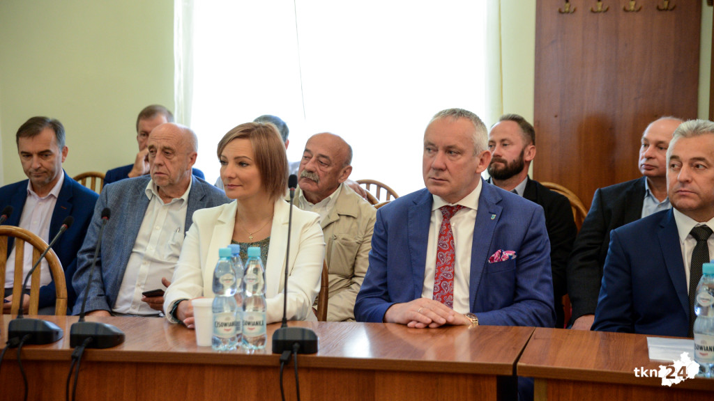 Drogi z dofinansowaniami. Wojewoda rozdała promesy [wideo, zdjęcia]