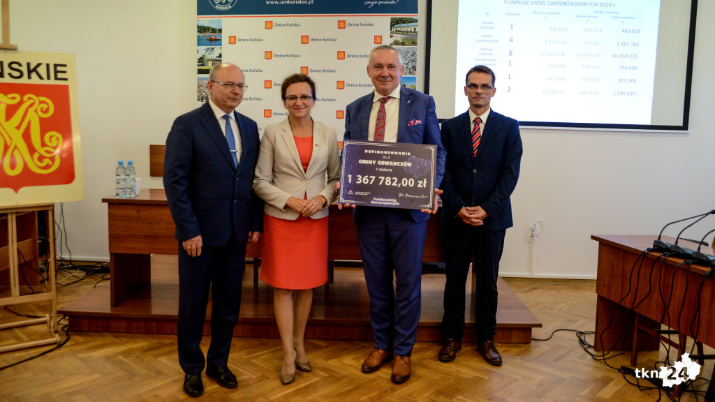 Drogi z dofinansowaniami. Wojewoda rozdała promesy [wideo, zdjęcia]