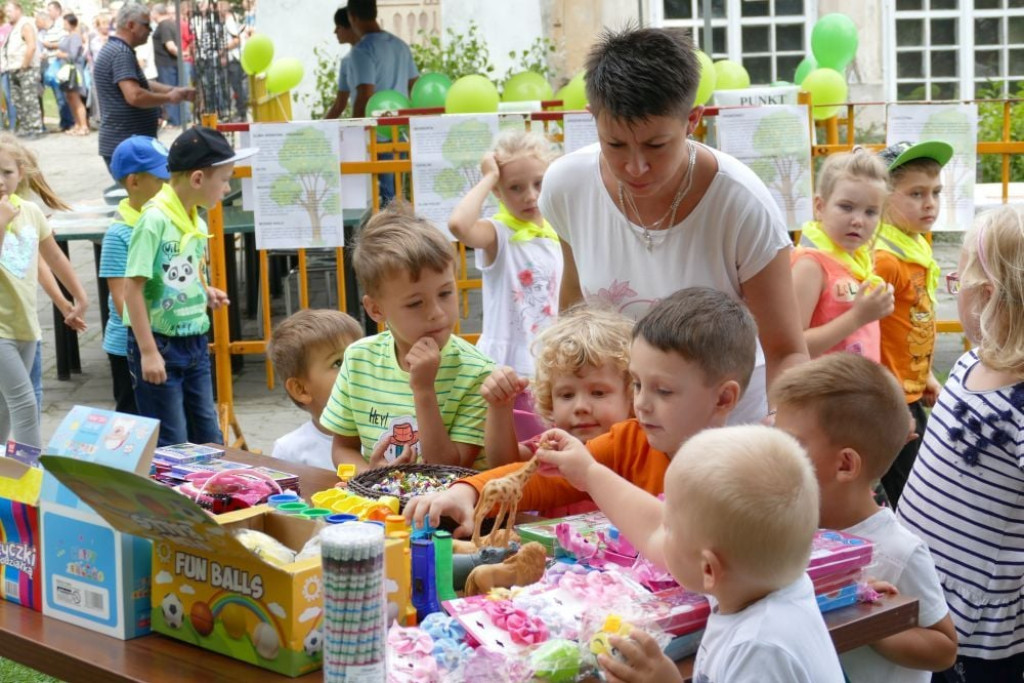 Duży sukces drugiej edycji gminnej akcji `Drzewko za surowce` [wideo, zdjęcia]