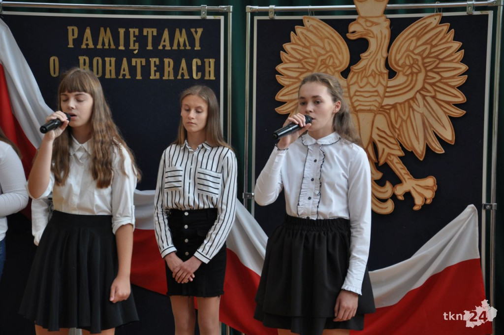 Uczniowie z Kazanowa pamiętają o bohaterach [zdjęcia]