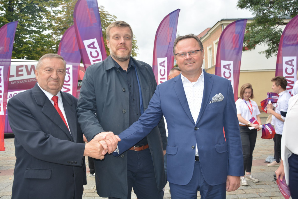 Lewicobus przejechał przez Świętokrzyskie. W środku Zandberg i Szejna [wideo, zdjęcia]