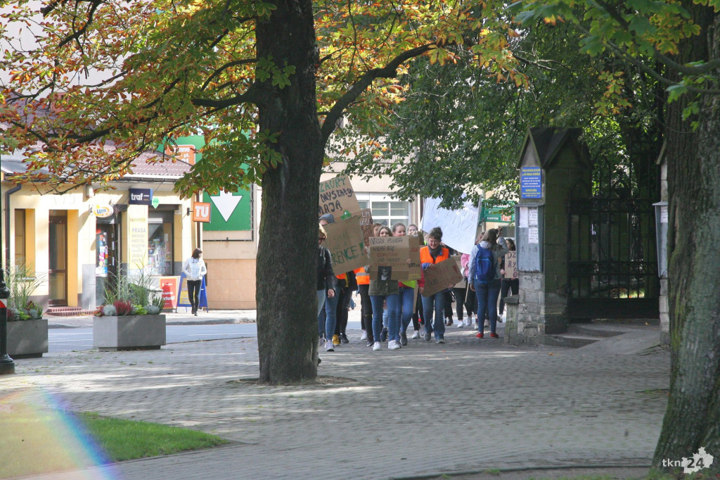 Konecka młodzież protestowała w sprawie klimatu [wideo, zdjęcia]