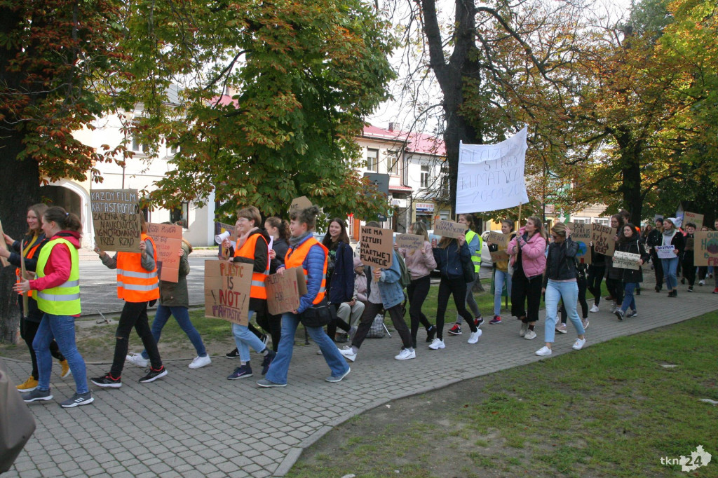Konecka młodzież protestowała w sprawie klimatu [wideo, zdjęcia]