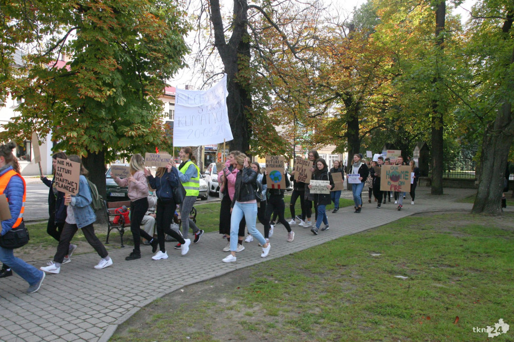 Konecka młodzież protestowała w sprawie klimatu [wideo, zdjęcia]