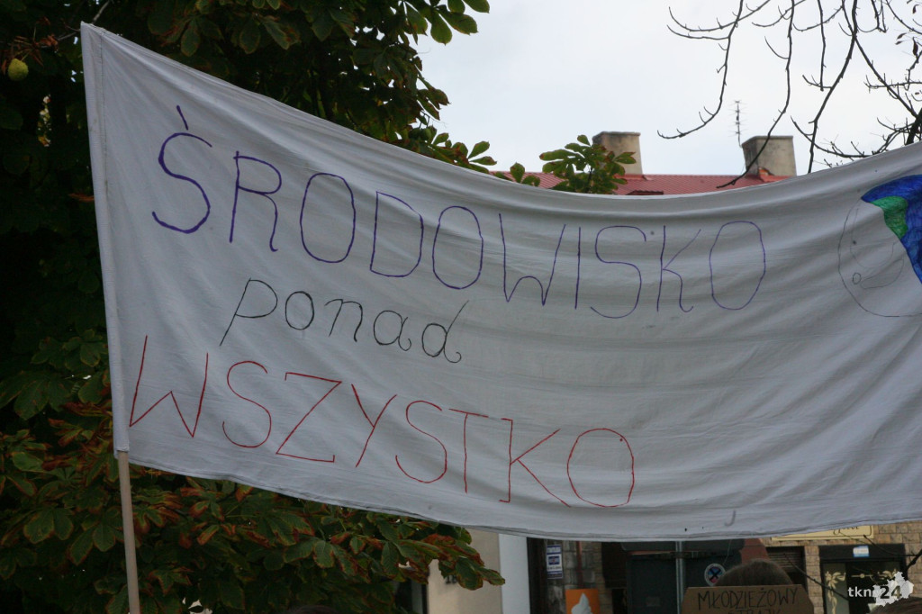 Konecka młodzież protestowała w sprawie klimatu [wideo, zdjęcia]