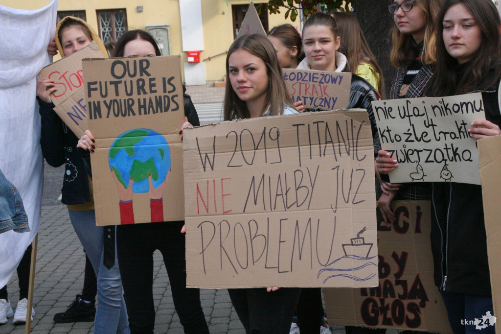 Konecka młodzież protestowała w sprawie klimatu [wideo, zdjęcia]