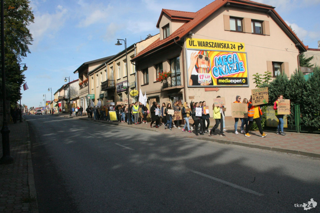 Konecka młodzież protestowała w sprawie klimatu [wideo, zdjęcia]