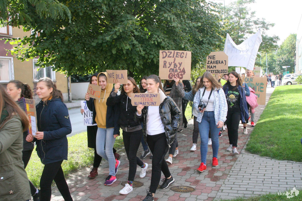 Konecka młodzież protestowała w sprawie klimatu [wideo, zdjęcia]