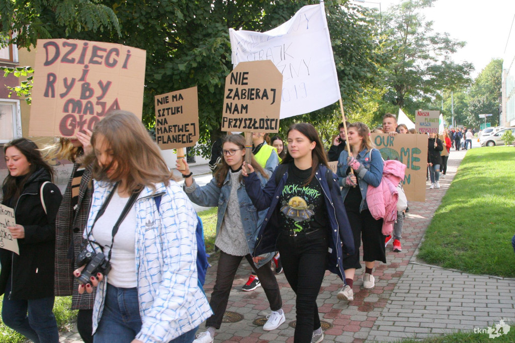 Konecka młodzież protestowała w sprawie klimatu [wideo, zdjęcia]