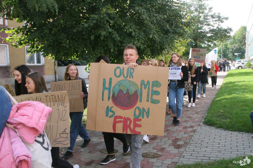 Konecka młodzież protestowała w sprawie klimatu [wideo, zdjęcia]