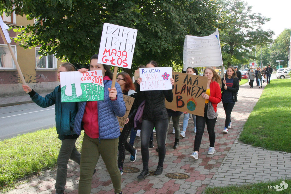 Konecka młodzież protestowała w sprawie klimatu [wideo, zdjęcia]