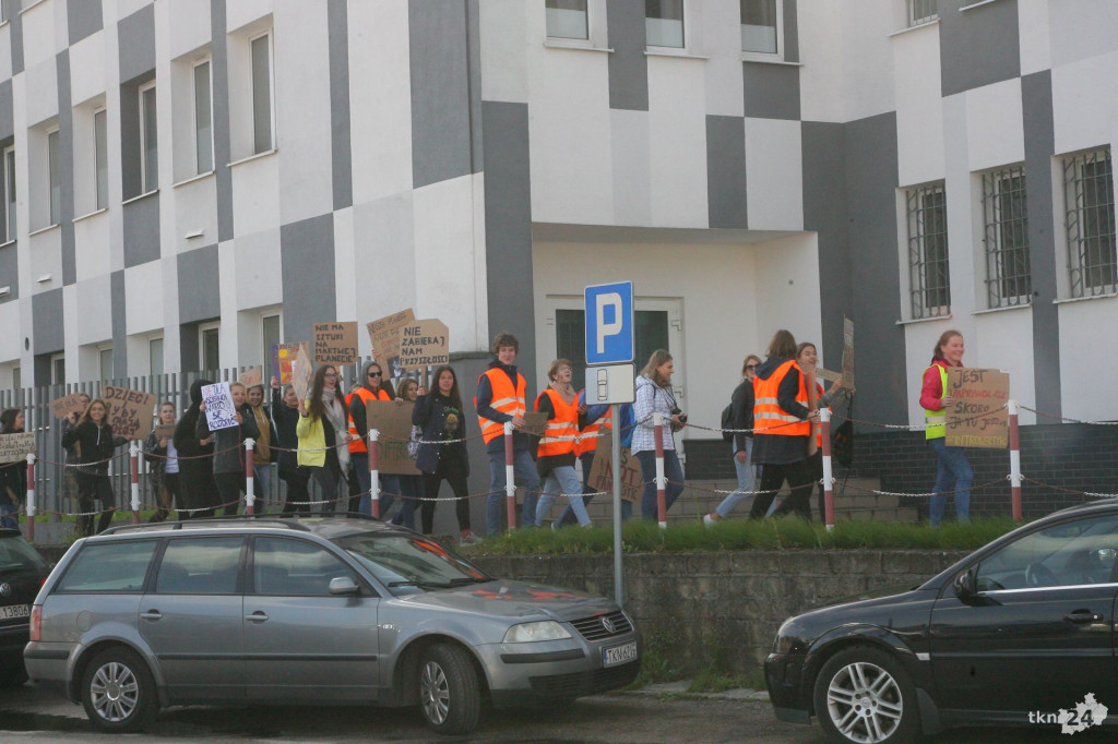 Konecka młodzież protestowała w sprawie klimatu [wideo, zdjęcia]