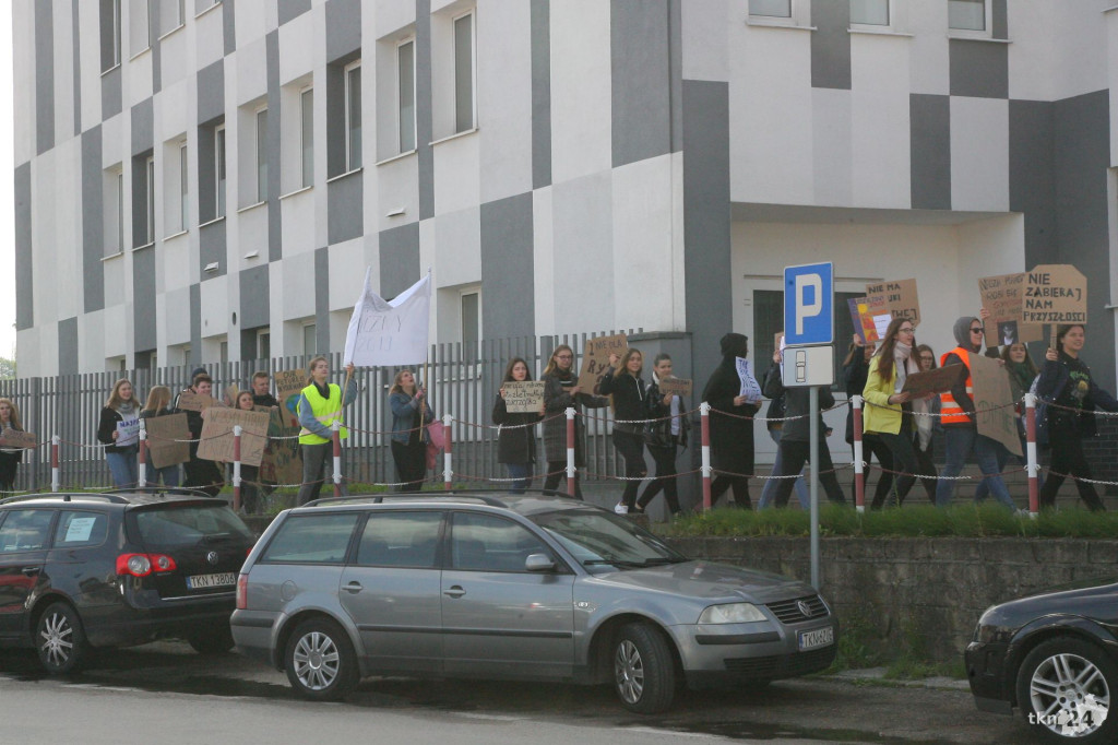 Konecka młodzież protestowała w sprawie klimatu [wideo, zdjęcia]