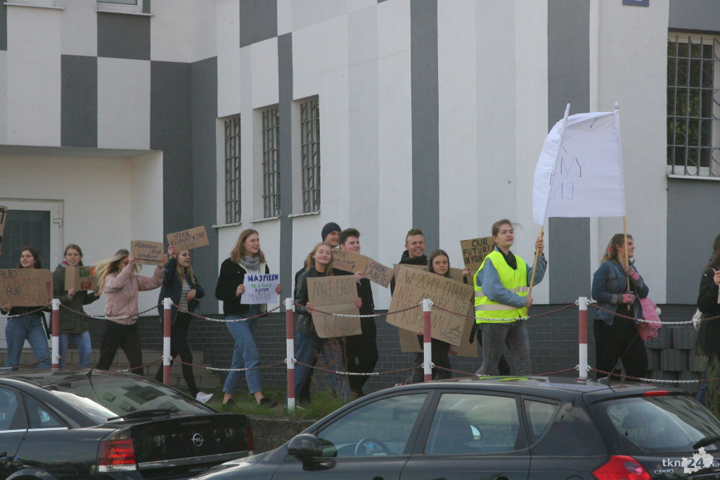 Konecka młodzież protestowała w sprawie klimatu [wideo, zdjęcia]
