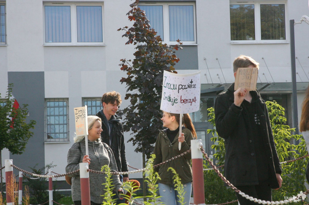 Konecka młodzież protestowała w sprawie klimatu [wideo, zdjęcia]