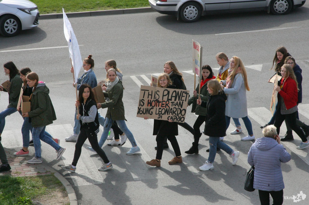 Konecka młodzież protestowała w sprawie klimatu [wideo, zdjęcia]