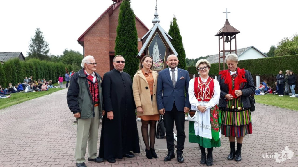Kilkuset wiernych wędrowało do relikwii św. Stanisława Kostki! [zdjęcia]
