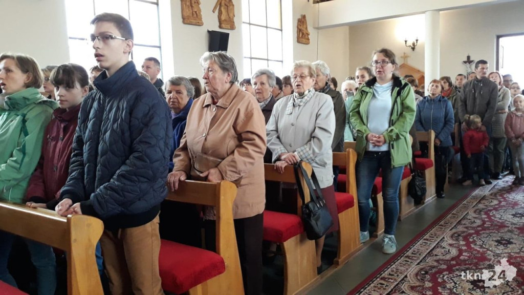 Kilkuset wiernych wędrowało do relikwii św. Stanisława Kostki! [zdjęcia]