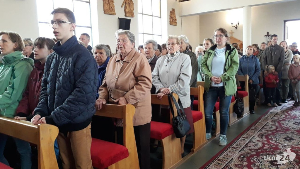 Kilkuset wiernych wędrowało do relikwii św. Stanisława Kostki! [zdjęcia]