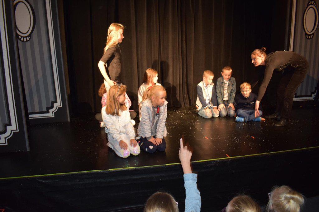 Teatr bliżej Gowarczowa z Centrum Kultury i Aktywności Lokalnej [zdjęcia]