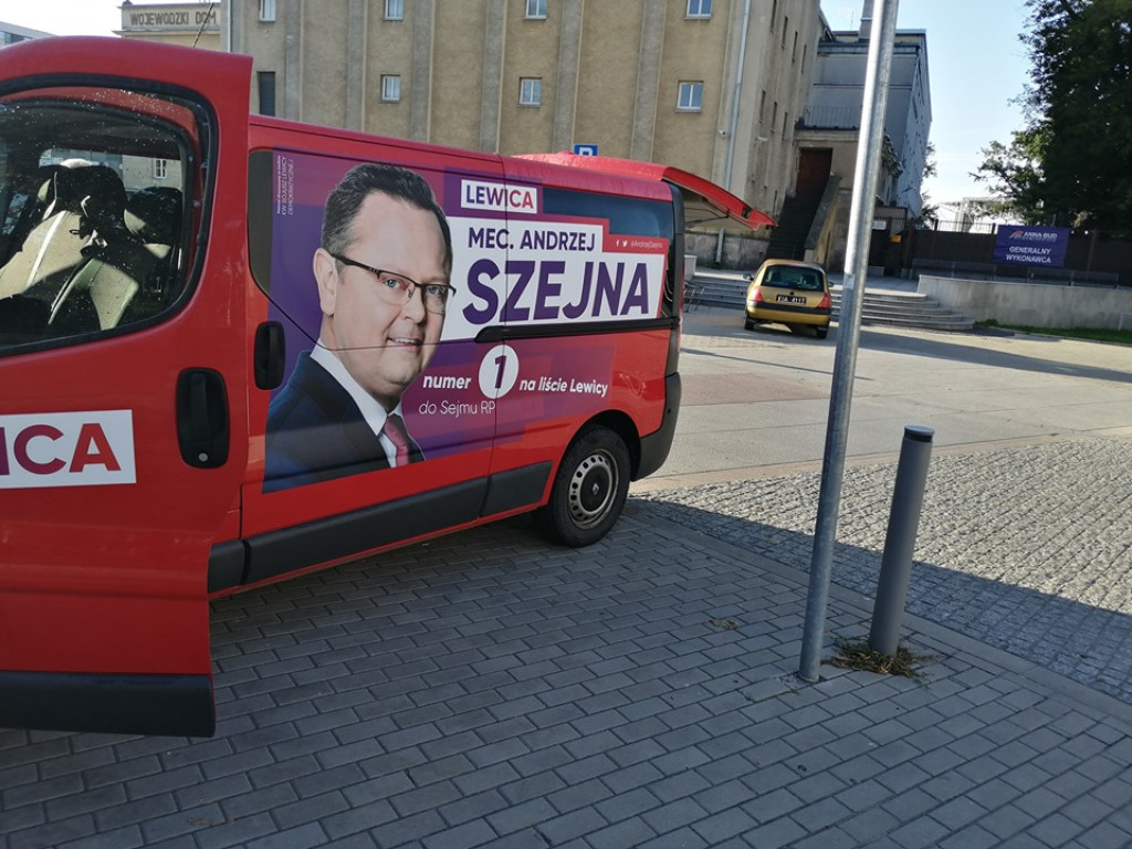 Szejna ruszył busem w Świętokrzyskie. Zaprasza na kawę z Prezydentem Kwaśniewskim [zdjęcia]