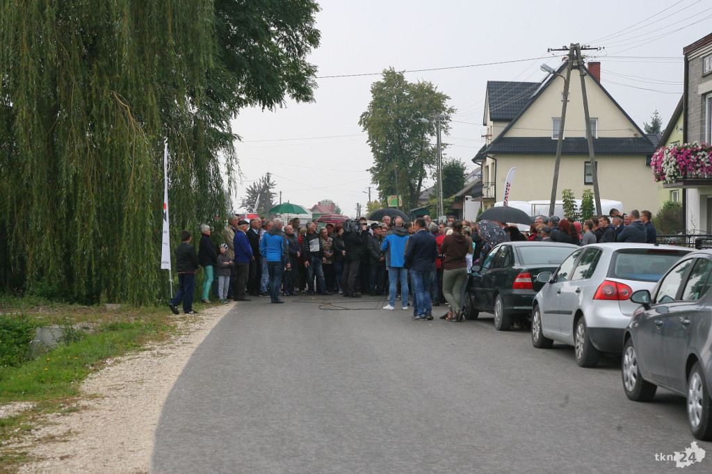 Zagłada wsi Mnin? Wielki protest przeciw fermom drobiu! [wideo, zdjęcia]