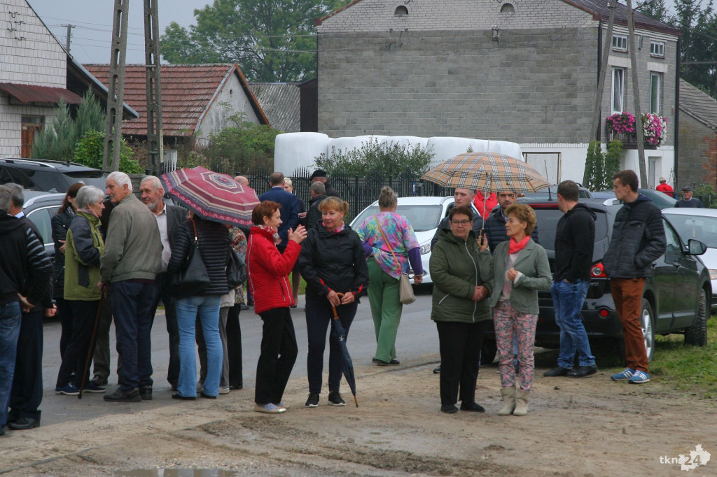 Zagłada wsi Mnin? Wielki protest przeciw fermom drobiu! [wideo, zdjęcia]