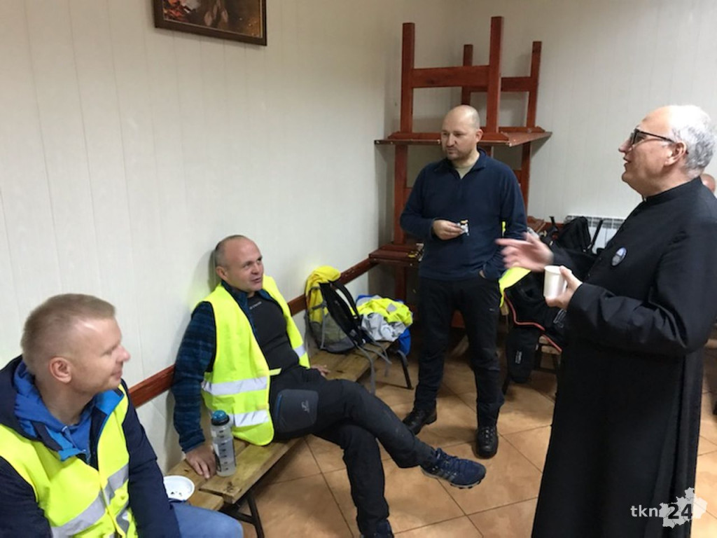 Pielgrzymowali nocą do Sanktuarium w Czarnej [zdjęcia, wideo]