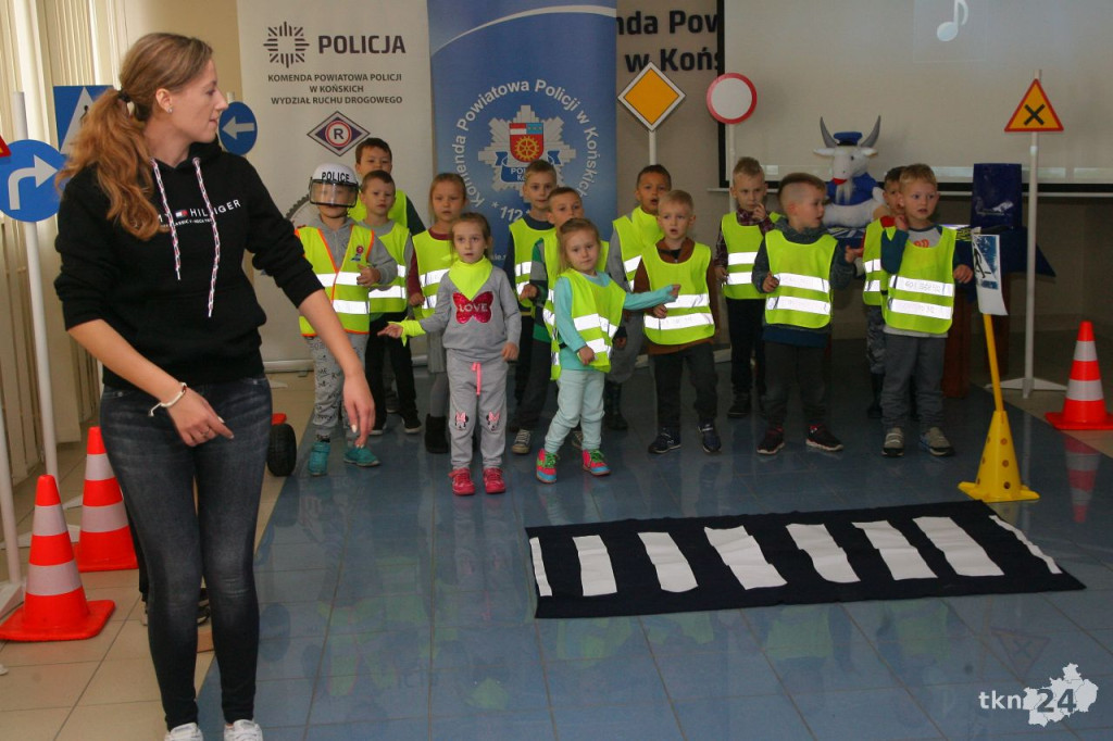 Bądź widoczny na drodze. Akcja policji z przedszkolakami [wideo, zdjęcia]