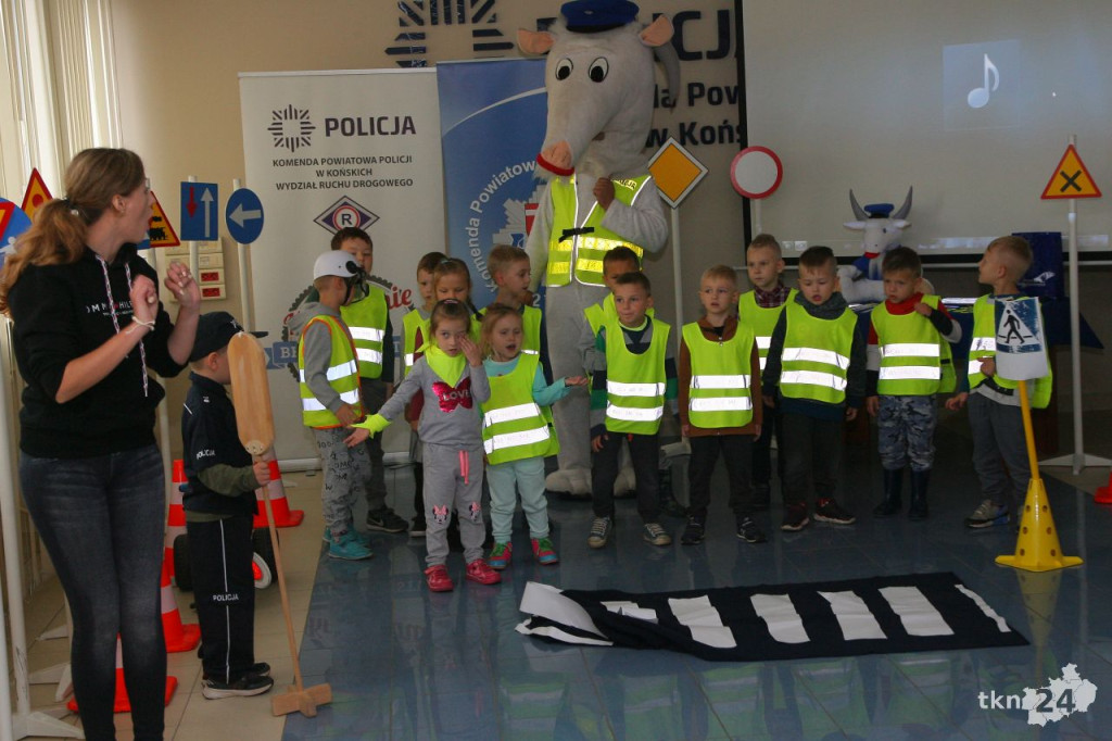Bądź widoczny na drodze. Akcja policji z przedszkolakami [wideo, zdjęcia]