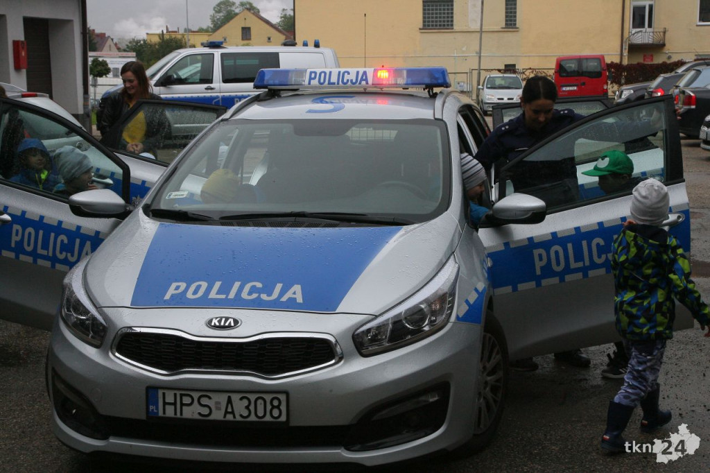 Bądź widoczny na drodze. Akcja policji z przedszkolakami [wideo, zdjęcia]