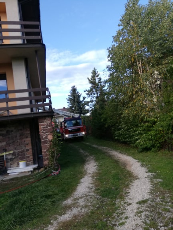 Płonęło poddasze domu w Radoszycach [zdjęcia]
