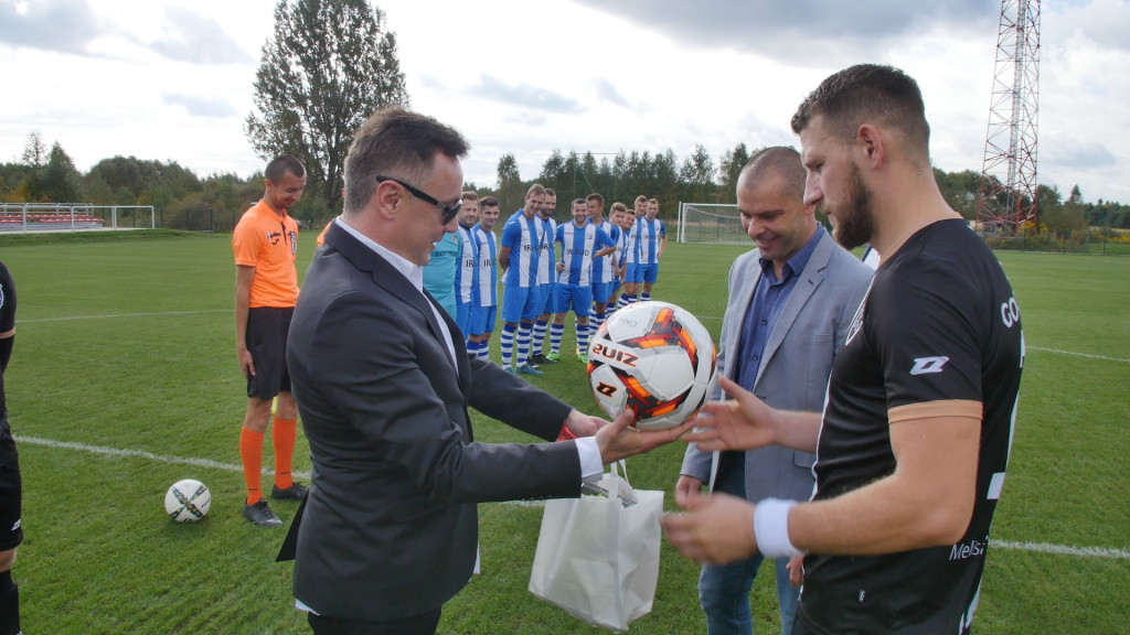 Gowarczów: Boisko już oddane do użytku! [wideo, zdjęcia]