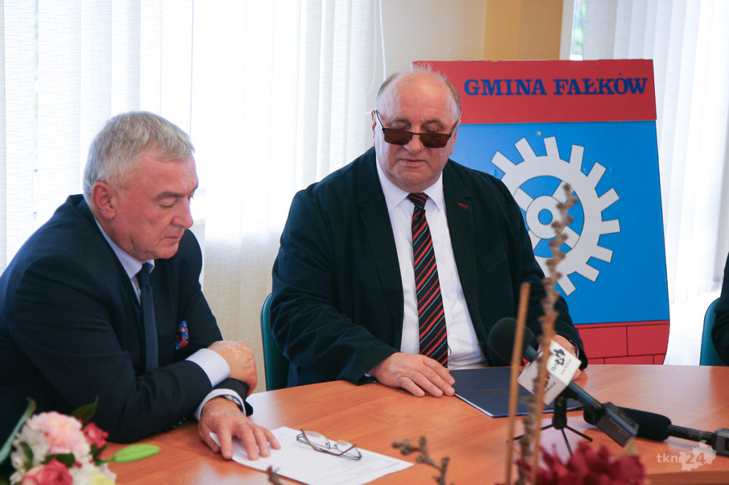 Gmina Fałków zabłyśnie! Są pieniądze na nowe oświetlenie [wideo, zdjęcia]