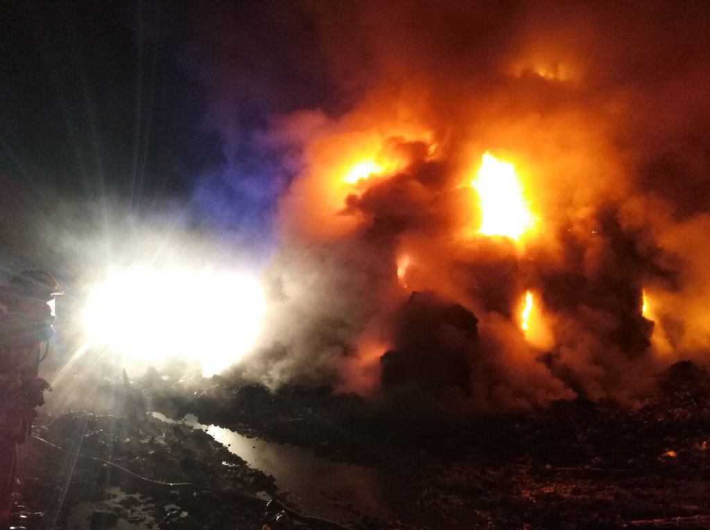 Znów płonęło składowisko w Pląskowicach! [zdjęcia]