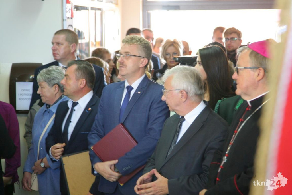 Wielkie święto w Kłucku! Szkoła ma sto lat! I imię Hubala! [wideo, zdjęcia]